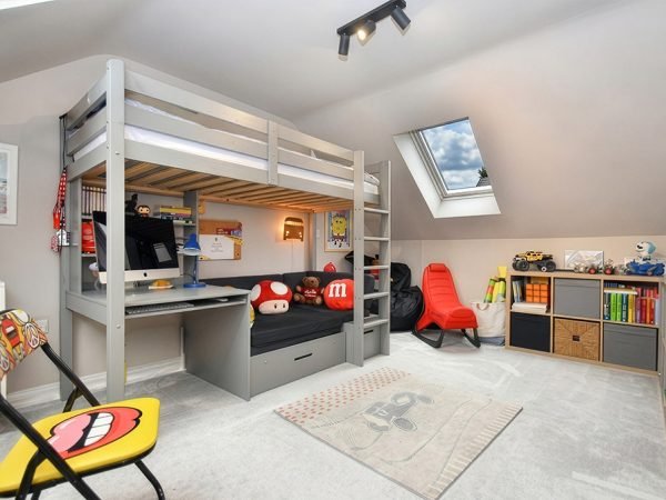 loft bedroom 4 bed house for sale hurst green