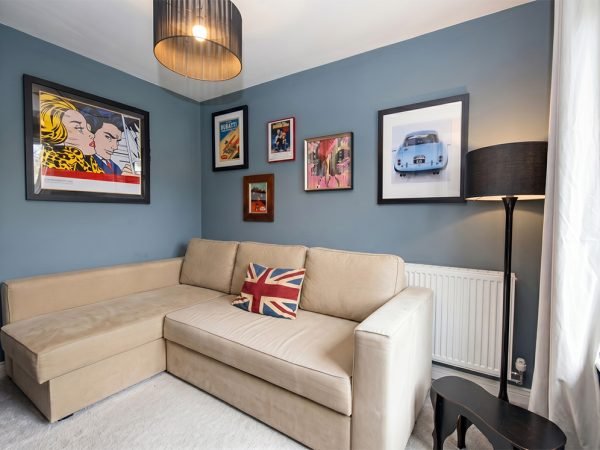snug 4 bed house for sale hurst green