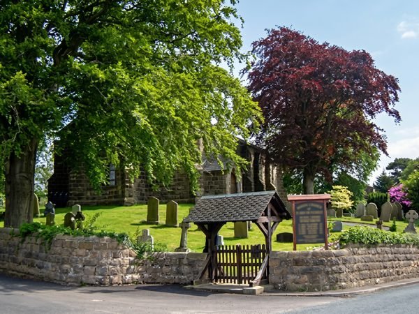 st johns church hurst green